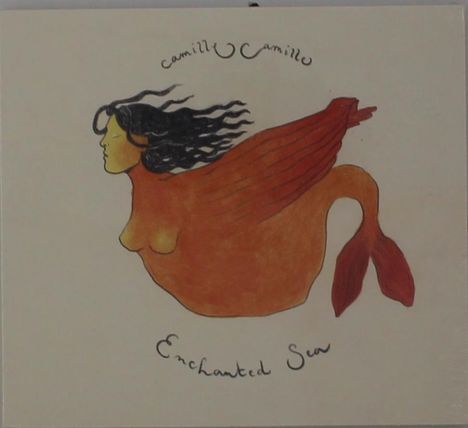 Text: "camilla camillo" oben, "Enchanted Sea" unten. Eine Illustration einer Meerjungfrau mit rotem Fischkörper und wehenden Haaren.