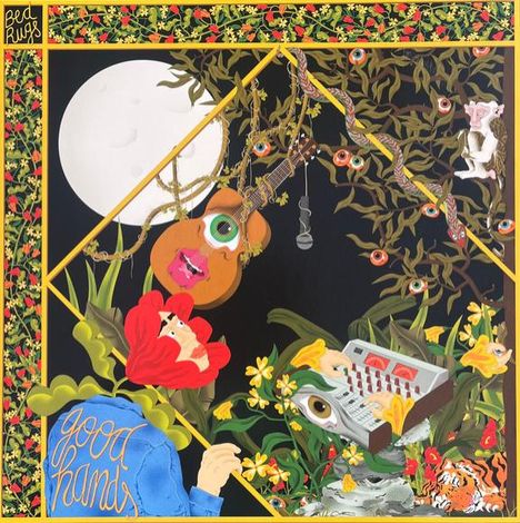 "Good Hands" auf einer blauen Jacke. Surrealistische Illustration mit Mond, Gitarre, Augen, Mischpult und Pflanzen.