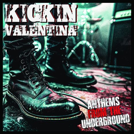 Text "KICKIN VALENTINA" oben, "ANTHEMS FROM THE UNDERGROUND" unten. Stark beleuchtete Stiefel und Musikausrüstung.