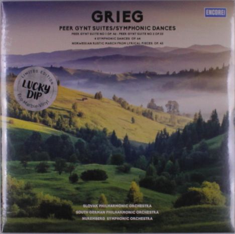 GRIEG Peer Gynt Suites/Symphonic Dances. Landschaft mit bewaldeten Hügeln im Nebel.