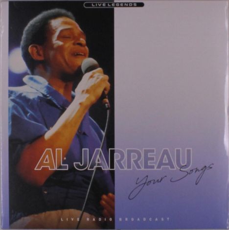 AL JARREAU, Your Songs, Live Radio Broadcast. Ein Sänger mit Mikrofon, im blauen Hemd, singt leidenschaftlich.