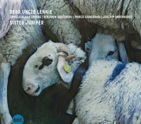 Text: "Dear Uncle Lennie", "Sister Juniper". Darunter Schafe, dicht aneinandergedrängt, teilweise blau gefärbt.