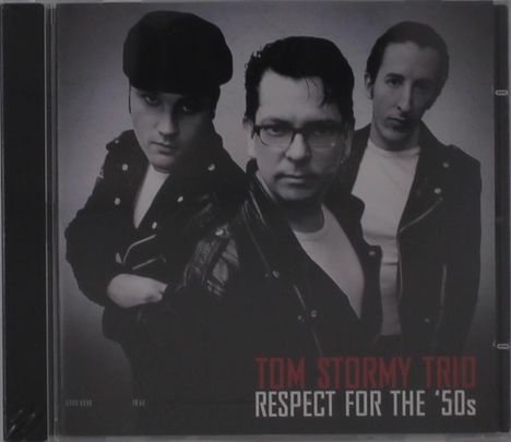 Text: "Tom Stormy Trio, Respect for the '50s." Drei Männer in Lederjacken, im Stil der 1950er Jahre, posieren ernst.