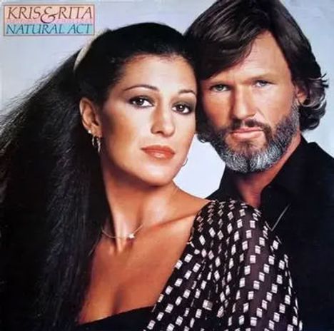 „KRIS & RITA NATURAL ACT“ in bunter Schrift. Ein Mann und eine Frau nahe beieinander, beide schauen ernst.