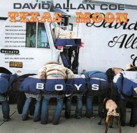 Texte: "DAVID ALLAN COE", "TEXAS MOON", "BOYS", "DOG". Ein Hund und umgedrehte Personen zeigen den Schriftzug "BOYS".