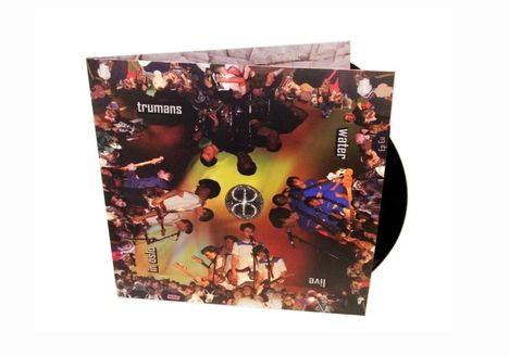 Vinyl-Cover mit "trumans", "water", "live", "in oslo". Bunte Szenen einer Band, die auftritt, umgeben von Publikum.