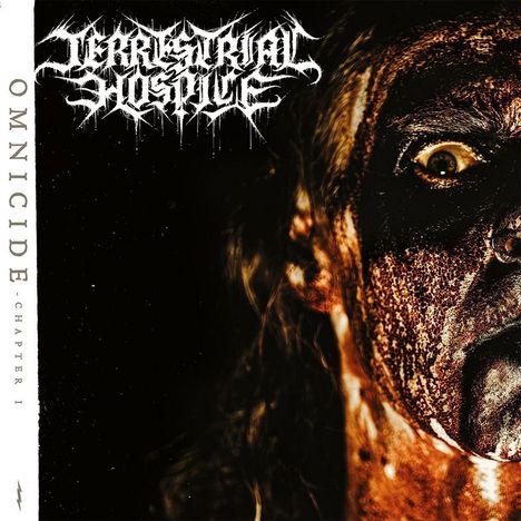 "OMNICIDE - CHAPTER I" und geschwungenes Logo "TERRESTRIAL HOSPICE". Verwaschenes Gesicht mit starkem Lichteinfall.