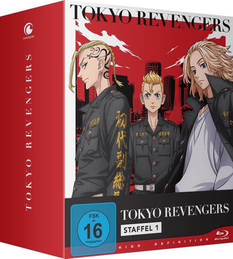 „Tokyo Revengers Staffel 1“, Illustration von drei Anime-Charakteren in dunklen Jacken vor einer roten Skyline. FSK 16.