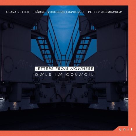 Texte: "Clara Vetter", "Håvard Nordberg Funderud", "Petter Asbjørnsen", "Letters from Nowhere", "Owls in Council", "unit". Symmetrische Metallstruktur bei Nacht.