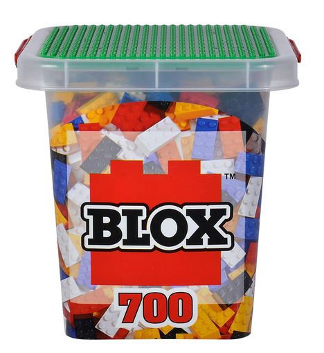 "BLOX 700" steht auf einem Behälter mit bunten Bauklötzen und einem grünen Deckel.