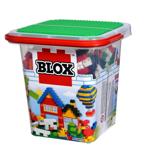 „BLOX“ steht auf einem roten Hintergrund. EinBehälter enthält bunte Bausteine. Illustrationen eines Hauses, Luftballon, Tieren.