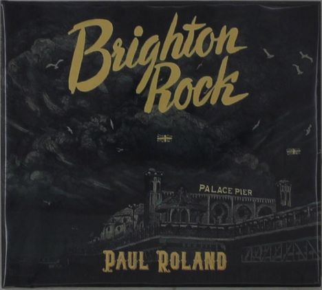 Text: "Brighton Rock", "Palace Pier", "Paul Roland".
Illustration einer Pier bei Nacht, mit fliegenden Vögeln und schwerer Wolkendecke.