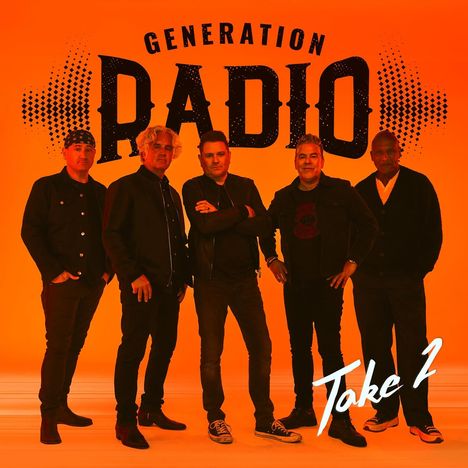 Texte: "GENERATION RADIO" oben, "Take 2" unten rechts. Fünf Männer vor einem orangefarbenen Hintergrund.