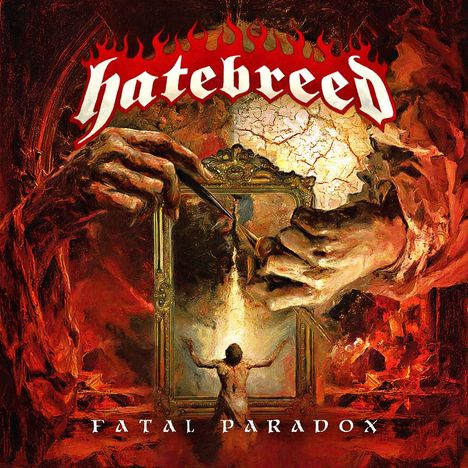 Text "hatebreed" oben, "fatal paradox" unten. Zwei Hände halten einen Pinsel, vor einem Spiegel steht eine kleinere Figur.