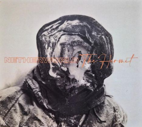 "NETHERWORLD The Hermit" in orangen Lettern über einer vermummten Gestalt mit Schneebedeckung auf Kopf und Kleidung.