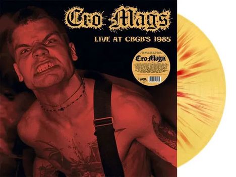 "Cro-Mags Live at CBGB's 1985" steht oben. Ein tätowierter Mann mit energischem Ausdruck. Gelbe Schallplatte daneben.