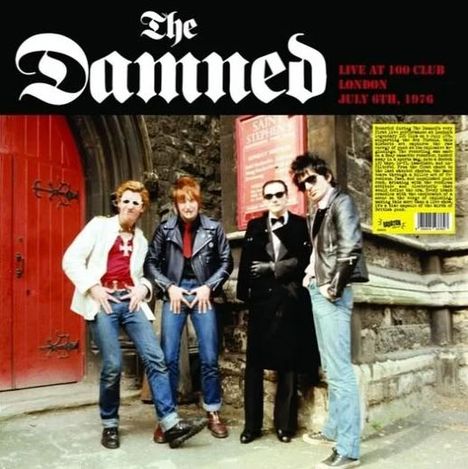 "The Damned", "LIVE AT 100 CLUB LONDON JULY 6TH, 1976". Eine Band posiert vor einer roten Tür, alle in Lederjacken.