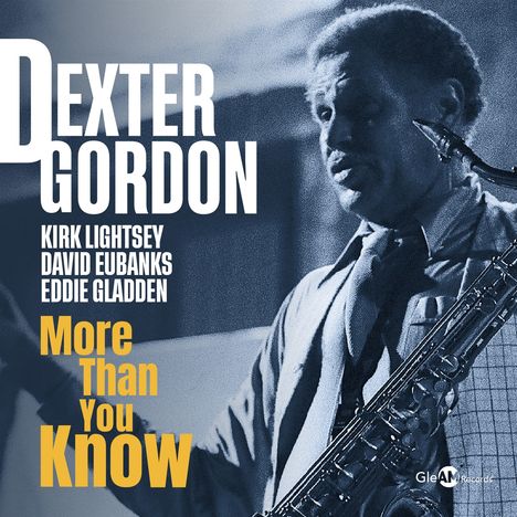 Text: "Dexter Gordon, Kirk Lightsey, David Eubanks, Eddie Gladden, More Than You Know". Ein Musiker spielt Saxophon.