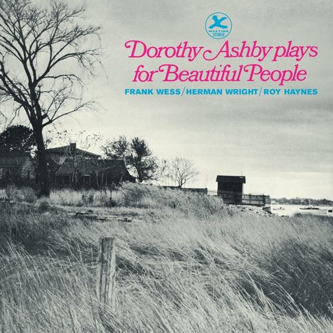 "Dorothy Ashby plays for Beautiful People." Schwarz-weißes Landschaftsfoto mit Häusern, Bäumen und Gewässer im Hintergrund.