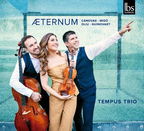 "ÆTERNUM, CÁNOVAS - MIGÓ, OLIU - GUINOVART, TEMPUS TRIO". Drei lächelnde Personen mit Musikinstrumenten.