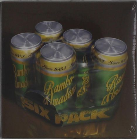 Text "Rambo Amadeus" und "Since 1963" auf grünen Dosen, darunter "SIX PACK" in Gelb. Sechs Dosen Gruppe.