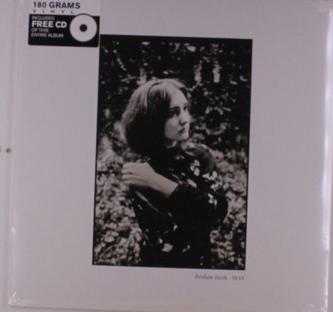 180 GRAMS VINYL, INCLUDES FREE CD. Schwarz-weiß Foto einer Frau mit verschränkten Armen vor unscharfem Hintergrund.