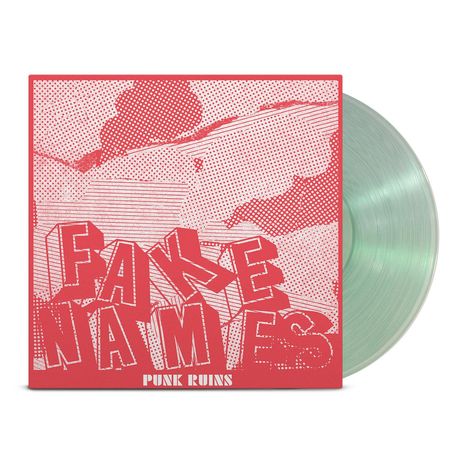 "FAKE NAMES" und "PUNK RUINS" in großen, roten Buchstaben, mit einem gepunkteten Hintergrundmotiv, transparent-grünliche Vinylscheibe.