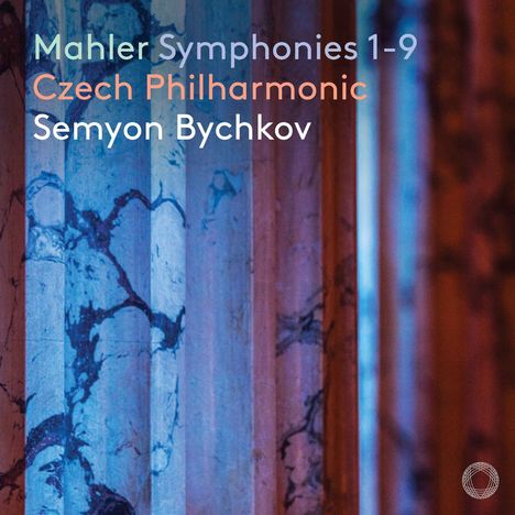 Mahler Symphonies 1-9, Czech Philharmonic, Semyon Bychkov. Dahinter farbige, marmorierte Säulen, blau und rot.