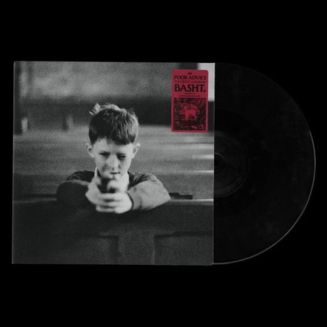 Logo mit Text: "POOR ADVICE THE DEBUT ALBUM BASH T." Schwarz-weißes Foto eines Jungen, der eine Pistole hält.