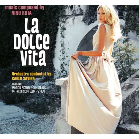 Text: "Music composed by Nino Rota. La Dolce Vita. Orchestra conducted by Carlo Savina. Original soundtrack."

Eine blonde Frau in einem eleganten Kleid, stehend vor einem antiken Bogen.