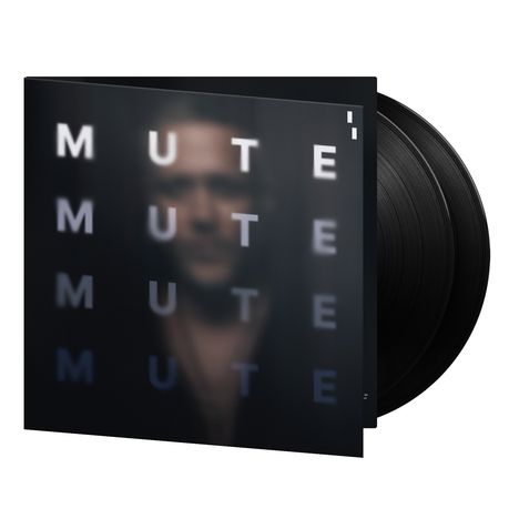 "Muted" ist viermal übereinander zu lesen. Hintergrund zeigt ein unscharfes Gesicht, daneben schwarze Vinylplatte.