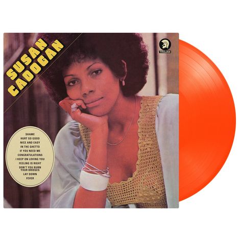 "SUSAN CADOGAN" steht groß geschrieben. Darunter eine Songliste. Eine Frau lehnt nachdenklich den Kopf auf die Hand.