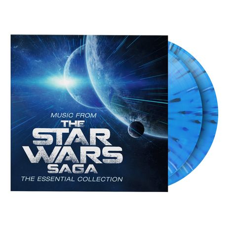 "Music from the Star Wars Saga - The Essential Collection" steht in weißer, futuristischer Schrift über Weltraumkulisse.