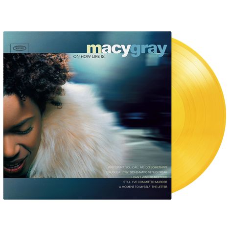 Cover mit "macy gray" und "ON HOW LIFE IS". Liste von Songtiteln. Frau in Nahaufnahme, gelbe Schallplatte sichtbar.