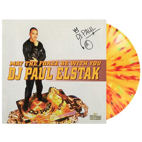 "May the Forze Be With You DJ Paul Elstak." DJ mit Lederjacke steht auf einem goldenen Plattenteller. Vinyl in Gelb-Orange.