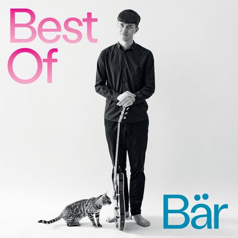Text: "Best Of" oben links, "Bär" unten rechts. Ein Mann in Schwarz mit Gitarre, daneben eine getigerte Katze.