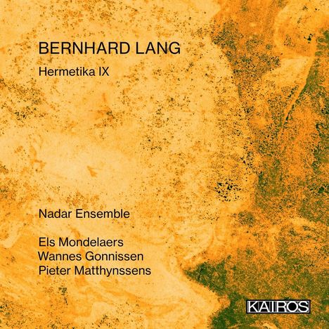 "BERNHARD LANG", "Hermetika IX". Namen: "Els Mondelaers", "Wannes Gonnissen", "Pieter Matthynssens". Gelb-braune Textur.