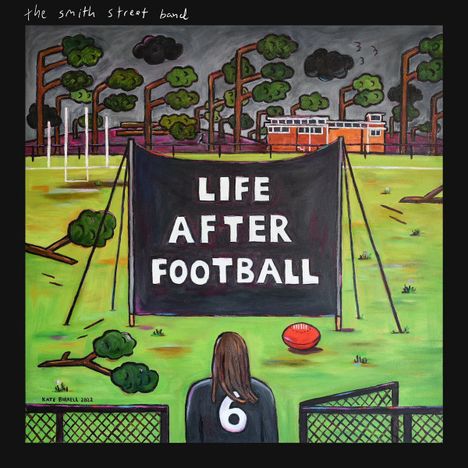 Texte: "LIFE AFTER FOOTBALL", "the smith street band". Illustration: Person mit "6"-Shirt blickt auf Banner.