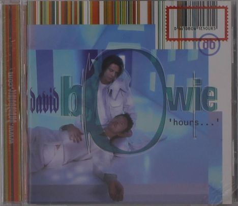 Aufschrift: "david bowie, 'hours...'" Zwei Männer in Weiß in einer futuristischen Szene. Streifen oben.