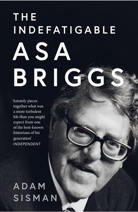 "The Indefatigable Asa Briggs" von Adam Sisman. Zitat von Independent. Schwarzweiß-Foto: Mann mit Brille lächelt.