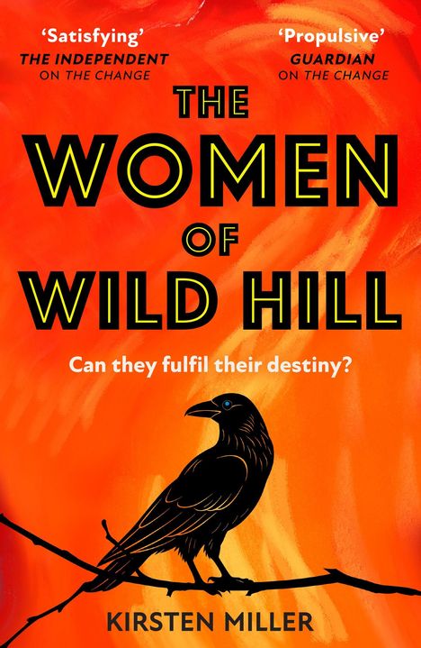 „Satisfying" und „Propulsive“. Titel: THE WOMEN OF WILD HILL. Untertitel: Can they fulfil their destiny? Autor: Kirsten Miller. Schwarzer Vogel auf Ast vor orangenem Hintergrund.