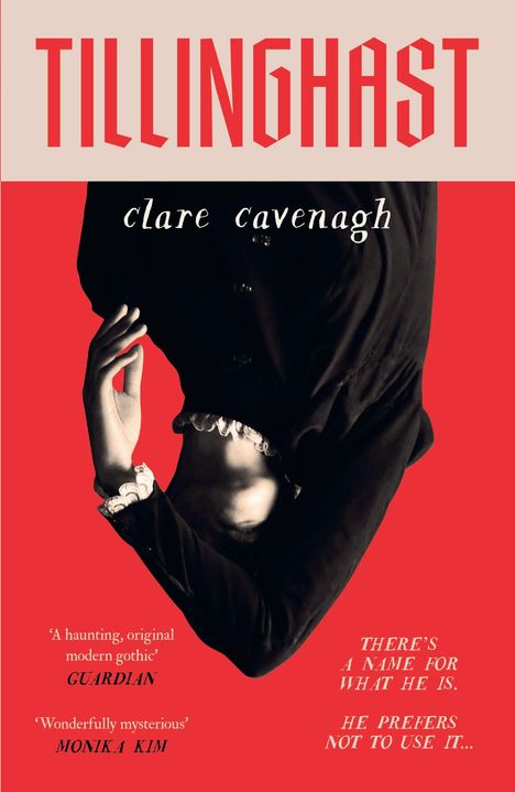 "TILLINGHAST," "clare cavenagh." Eine Person im Anzug kopfüber, auf rotem Hintergrund.