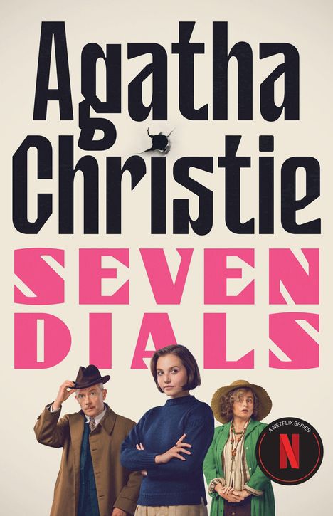 "Agatha Christie SEVEN DIALS" in großen Buchstaben. Darunter drei Personen in unterschiedlicher Kleidung. Ein rotes Netflix-Logo.