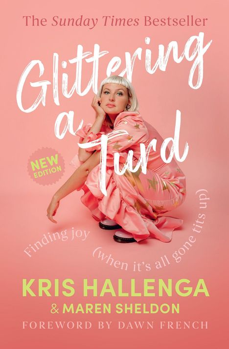 "The Sunday Times Bestseller. Glittering a Turd. New Edition. Kris Hallenga & Maren Sheldon. Frau in rosa Kleid auf rosa Hintergrund."