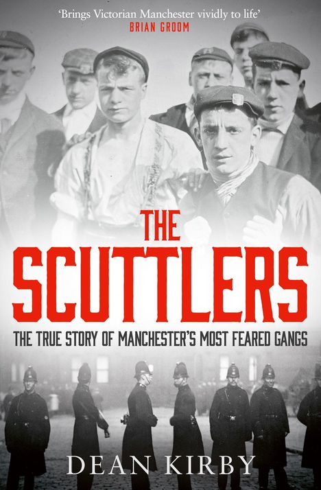 „The Scuttlers“, darunter „The True Story of Manchester’s Most Feared Gangs“. Junge Männer in alten Kleidern vorne.