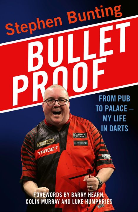 "Stephen Bunting: BULLET PROOF. From Pub to Palace – My Life in Darts. Forewords by Barry Hearn, Colin Murray, Luke Humphries." Ein Mann in einem Dart-Trikot.