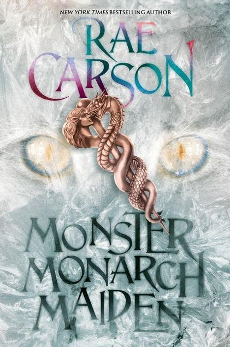 Der Text lautet: "RAE CARSON MONSTER MONARCH MAIDEN". Ein Drache in hellem Eis mit zwei leuchtenden Augen im Hintergrund.
