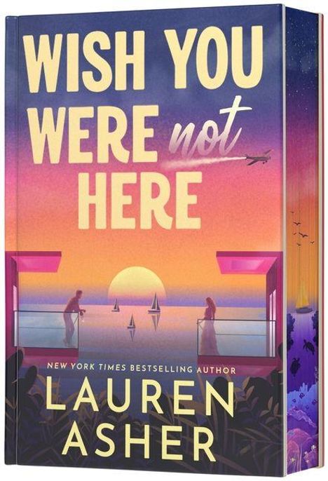 "WISH YOU WERE not HERE" steht in großen Buchstaben. Zwei Personen auf Balkonen schauen auf einen Sonnenuntergang über dem Meer.
