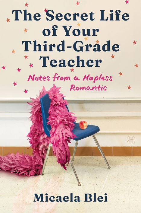 „The Secret Life of Your Third-Grade Teacher. Notes from a Hapless Romantic. Micaela Blei.“ Ein Stuhl mit rosa Federboa und Apfel.