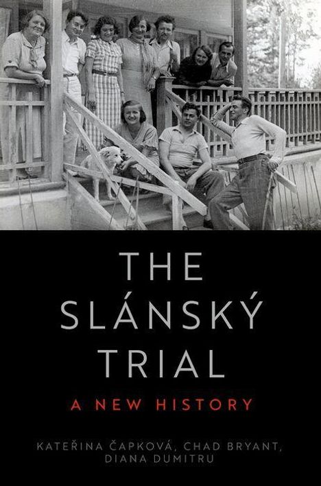 "The Slánský Trial: A New History" von Kateřina Čapková, Chad Bryant, Diana Dumitru. Schwarz-weißes Foto einer Gruppe auf einer Veranda.
